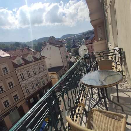 Apartman 63M2 S Balkonem V Lazenskem Centru การ์โลวีวารี ภายนอก รูปภาพ