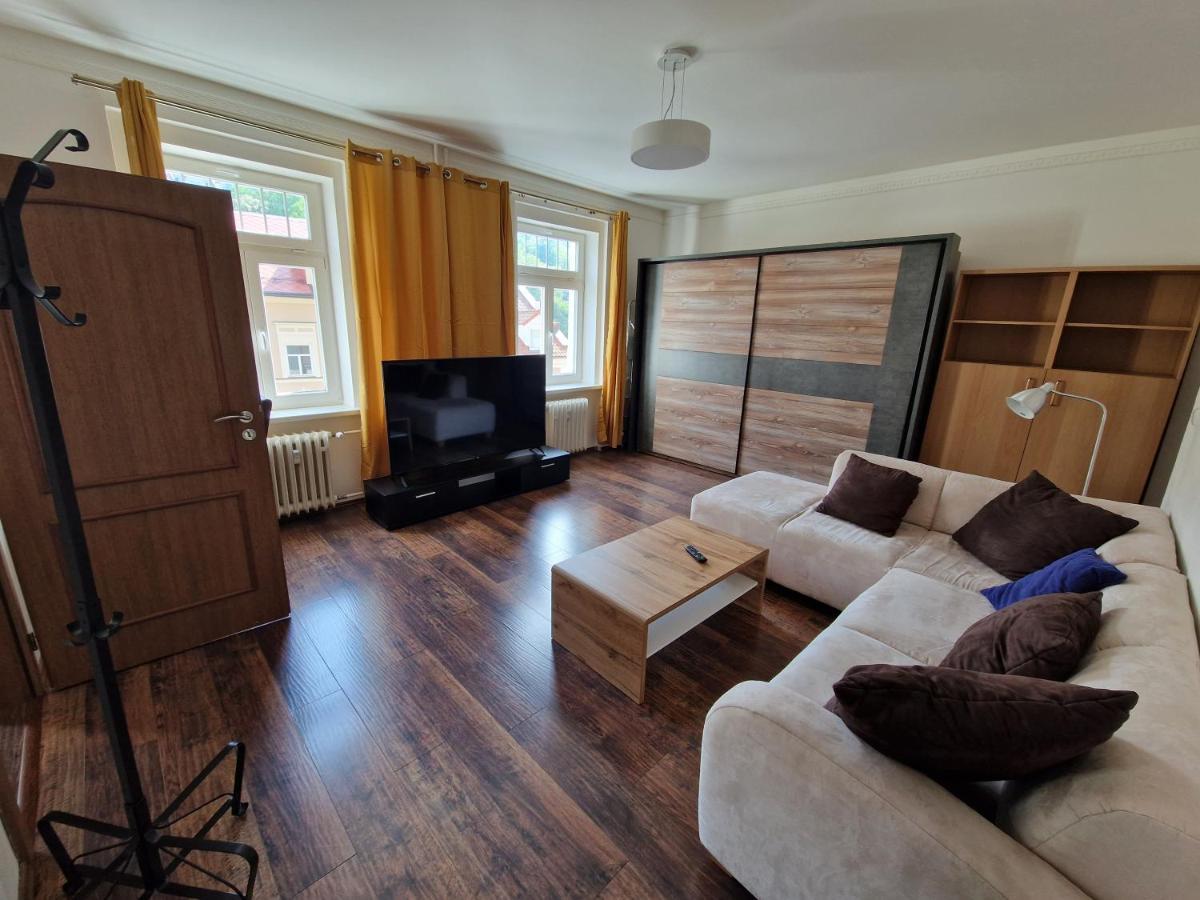 Apartman 63M2 S Balkonem V Lazenskem Centru การ์โลวีวารี ภายนอก รูปภาพ